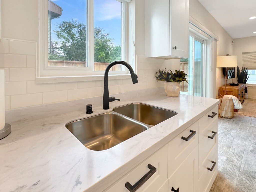 564f2f9c 18a4 43 WKQg