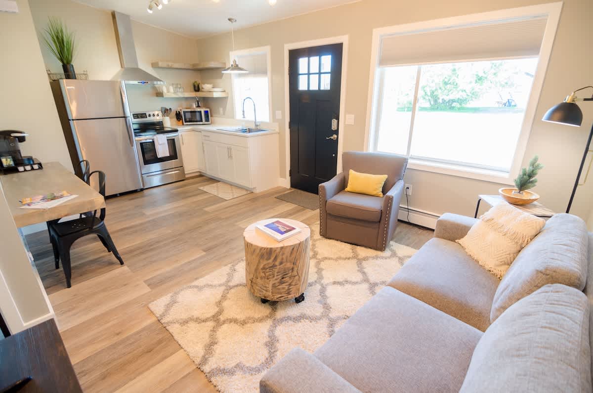 7f8b28ab 56f5 44 Knj1G