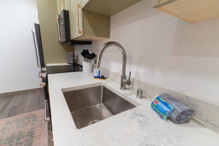 e1da99c6 1b79 45 s80P2