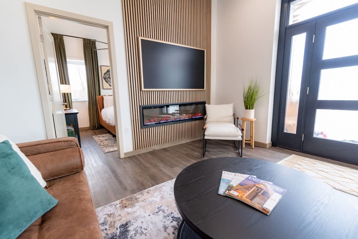 f63c2879 e127 45 b9SOq