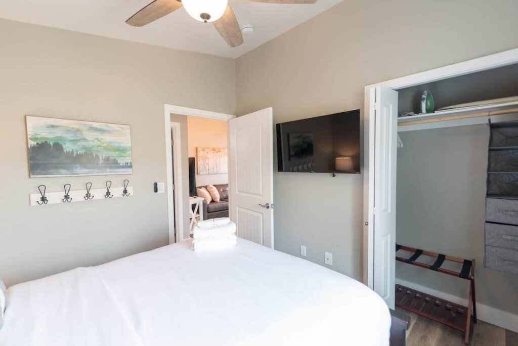 c2ce1ad9 135b 4f LatnV