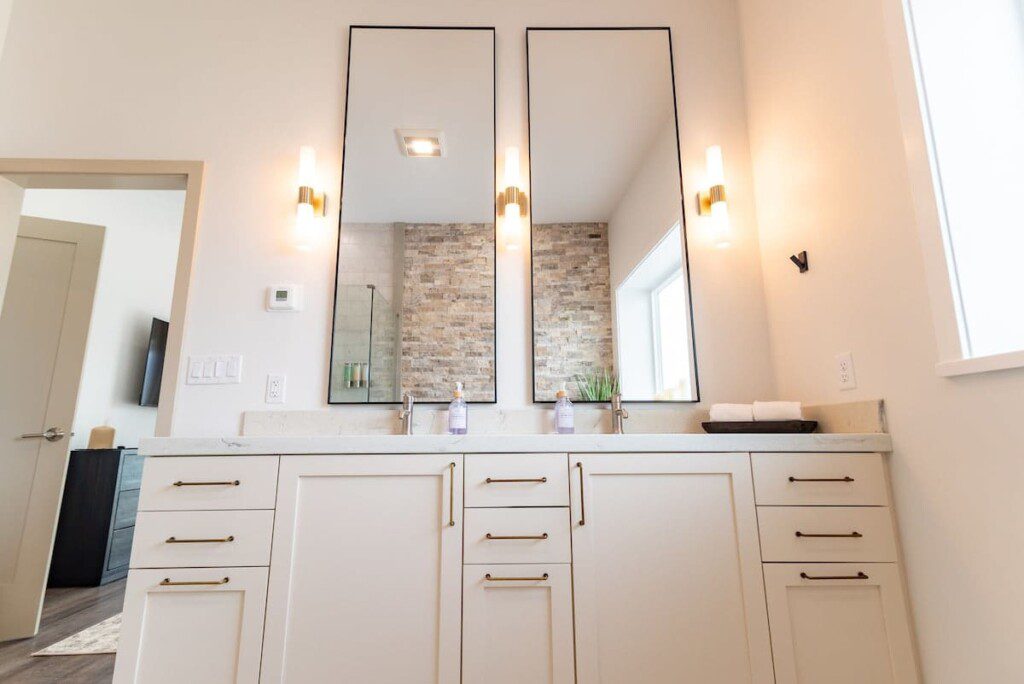 e985382f dbd4 4e eY tO